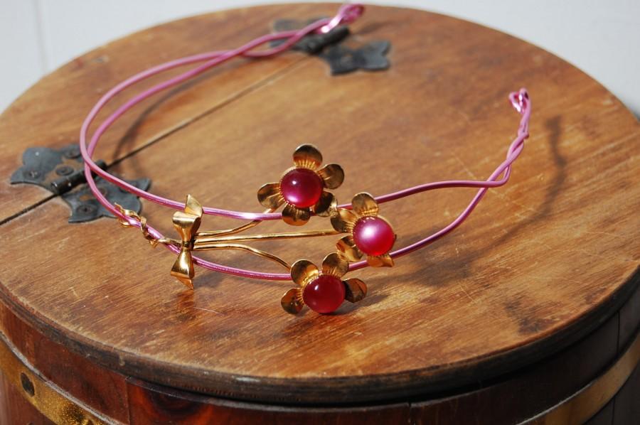 Свадьба - Pink Flexible Double Strand Headband with Gold and Pink Flower Vintage Pin
