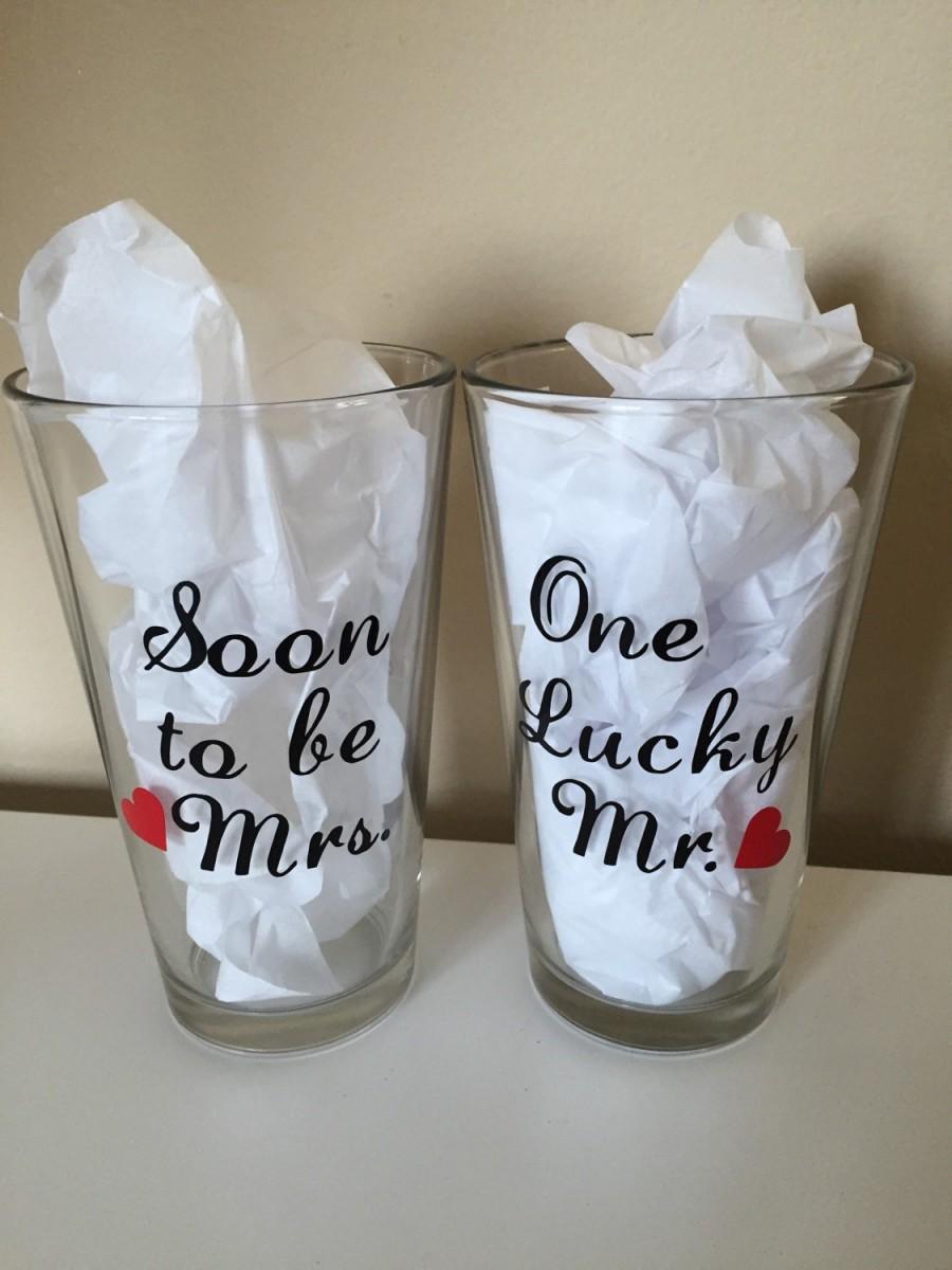 Mariage - Soon to Be Mrs. and One Lucky Mr. BEER Glasses Engagement Gift Set