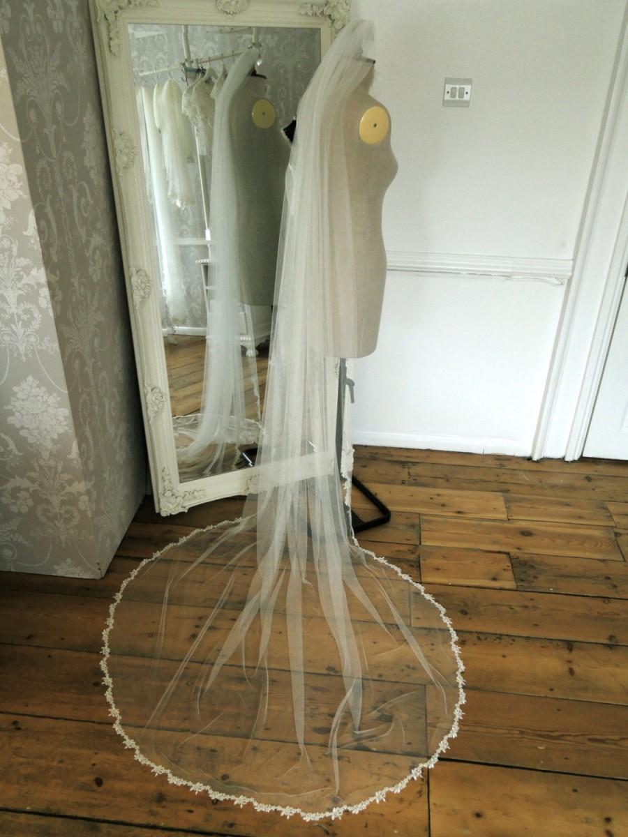 Hochzeit - Floral lace edged chapel length long veil