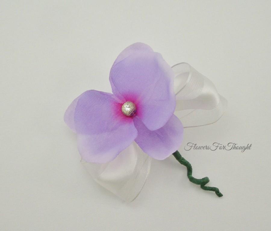 زفاف - Purple Orchid Boutonniere, Grooms Buttonhole Flower, Groomsmen Gift, Lapel Bloom with Swarovski Crystal, Made to order, FFT original design