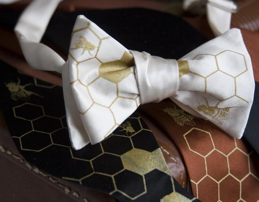 Hochzeit - Honey Bee bow tie, self tie men's tie. Silkscreened bee hive and honeycomb. Cream tie, gold print. Rustic wedding groomsmen gift.
