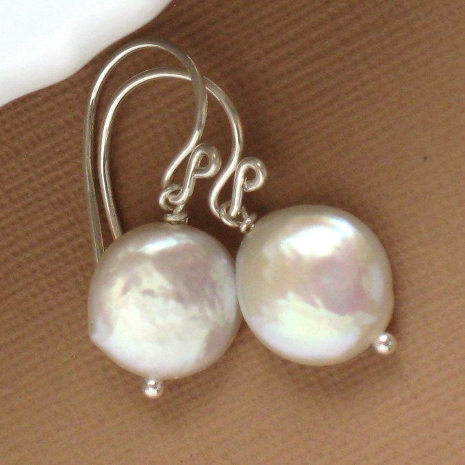 Mariage - Coin Pearl Earrings Pearl Drop Earrings Classic Pearls Petite Coin Pearl Bridesmaid Gift June Birthday Classic Pearl Drop Earrings Pearls
