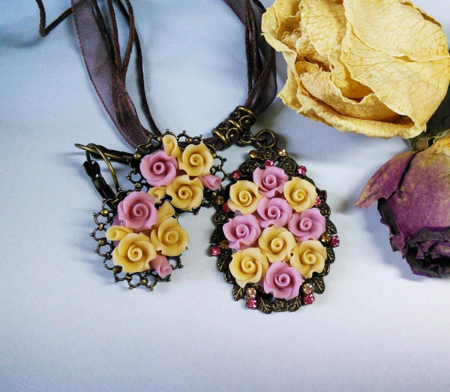 Hochzeit - Polymer clay set of jewellery Dangle earrings Necklace pendant Flowers roses necklace earrings Pink yellow flower set Nature flower jewelry