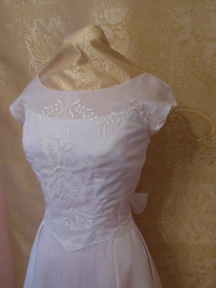 Hochzeit - Gorgeous 1950s White Silk Organza Wedding Dress, Vintage Silk Organza Wedding Dress,  Embroidered Wedding Dress,  Cap-sleeved Wedding Dress.
