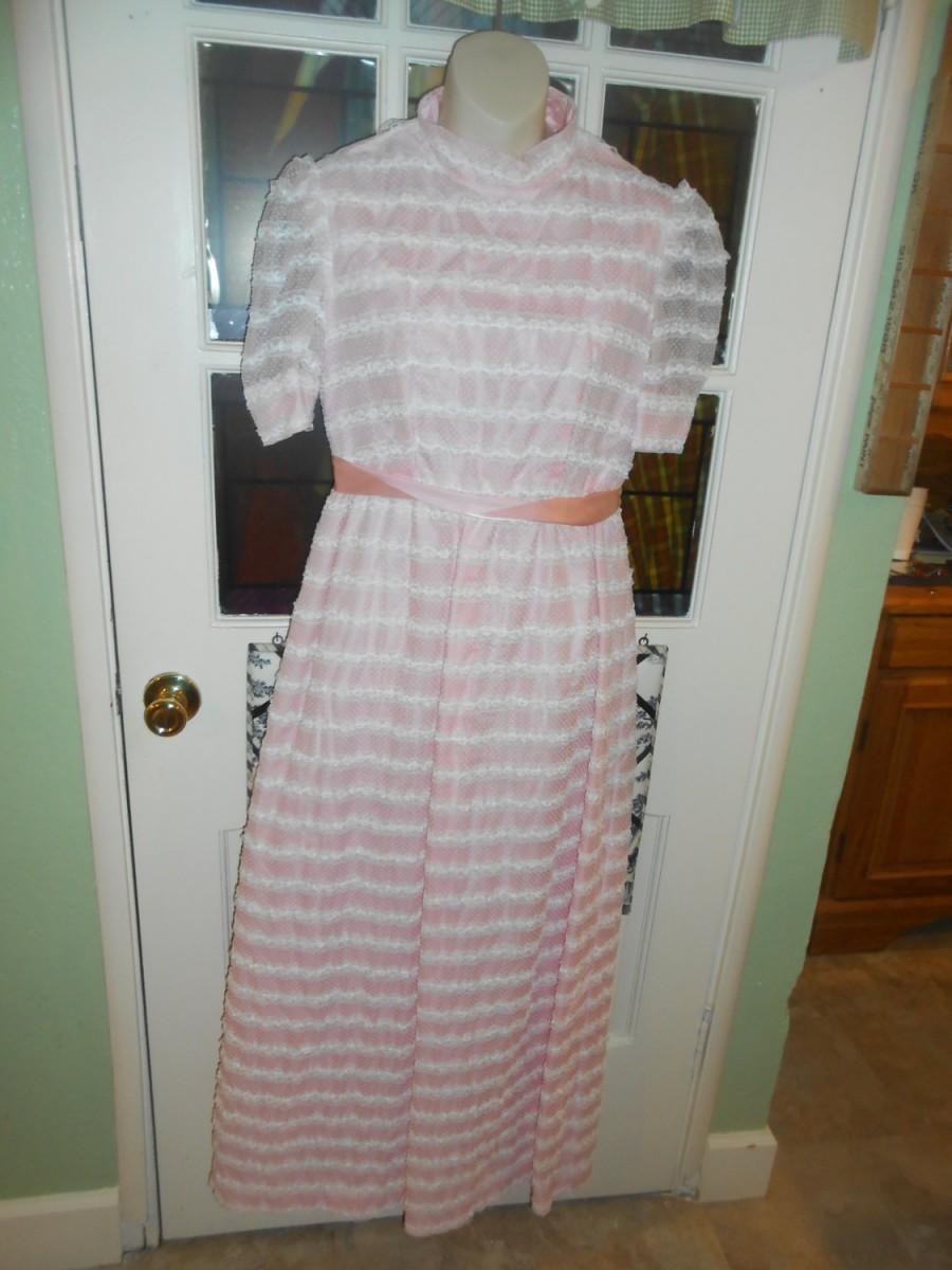 زفاف - Vintage pink Swiss Dot and Lace Formal- Great for Wedding Dress- Such detail and lacework ! Size Extra Small- Excellent condition