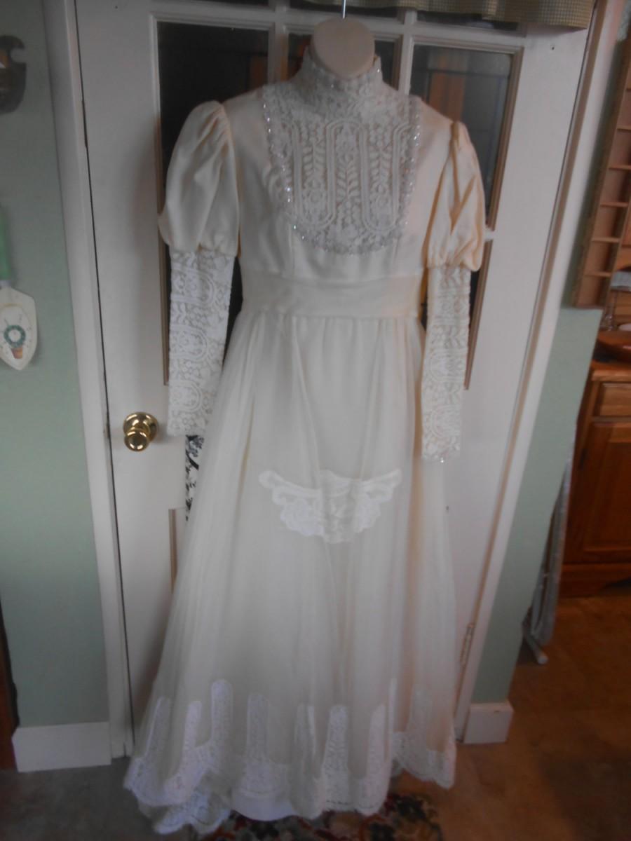 زفاف - 005-1950's Vintage Wedding Gown- size 10- chiffon and lace with sequins  and wonderful neckline !  New Photos Added ! Stunning Lace Hemline