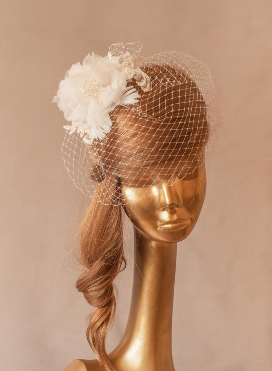 Свадьба - Ivory BIRDCAGE VEIL, Vintage Style Bridal FASCINATOR.