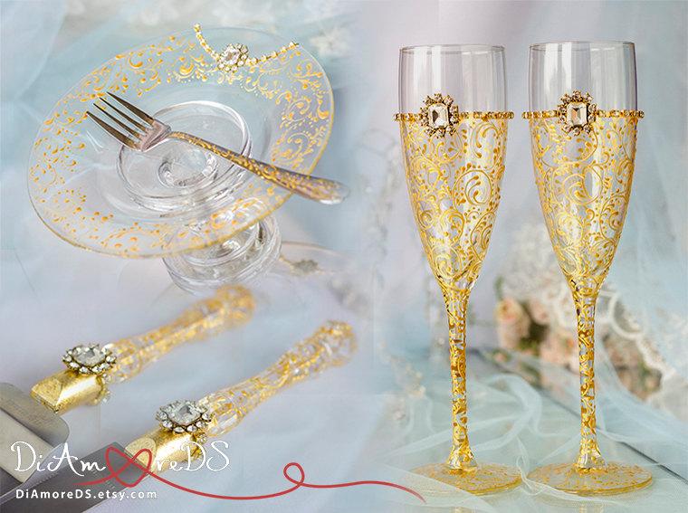 Свадьба - Gold Art Deco wedding сhampagne flutes, forks & plate, cake server and knife, brilliant  wedding,table setting, personalized, lace,  7pcs