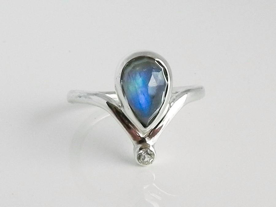 Mariage - Moonstone Engagement Ring Sterling Silver - Pear Shaped Rose Cut Rainbow Moonstone Ring - Bezel Set Round Moonstone and Topaz Geometric Ring