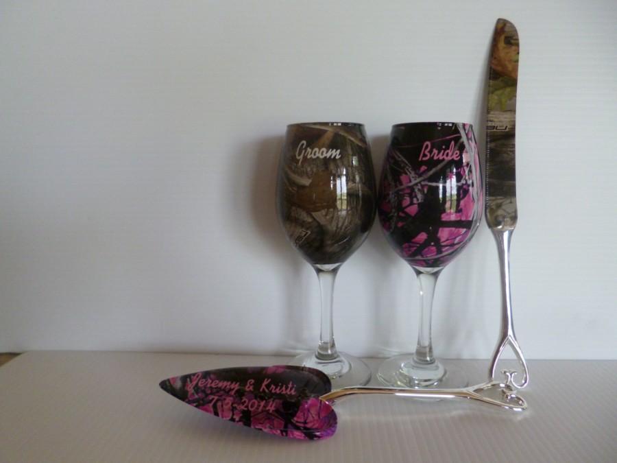 Mariage - Bride & Groom wine glasses and personalized camo serving set for rustic wedding  in Muddy Girl and Next Camo