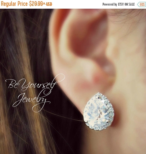 Mariage - White Crystal Bridal Earrings Wedding Jewelry Teardrop Bride Earrings Cluster Wedding Earring Cubic Zirconia Stud Earring CZ Bridesmaid Gift