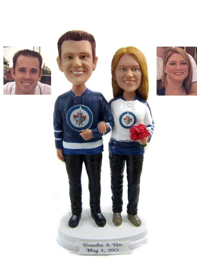Свадьба - Custom Hockey Wedding Cake Toppers Sculpted to Look Like You - Style 2