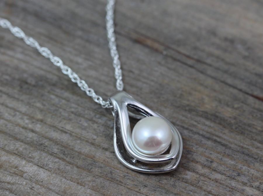 Mariage - Bridal Wedding Pearl Necklace, Sterling silver Pearl Necklace, Bridesmaid Gift .  Pearl Necklace - Wedding Jewelry . Pearl Wedding Jewelry