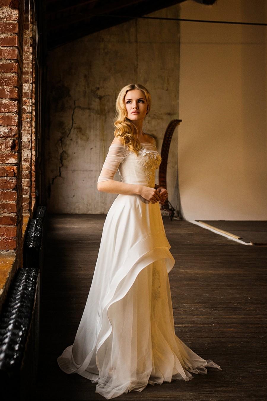 Hochzeit - Tina/ Wedding dress with sleeves/ Rustic wedding dress
