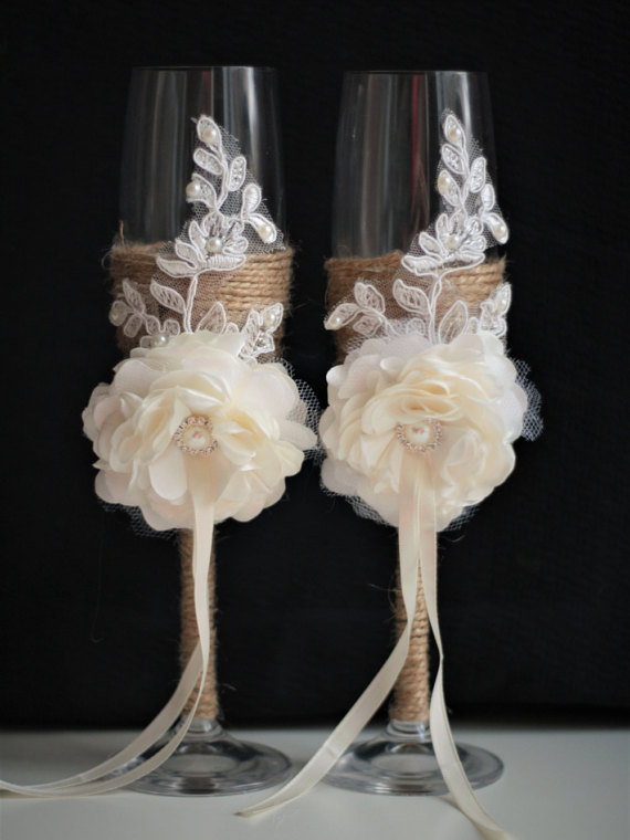 Свадьба - Rustic Burlap Wedding Glasses  Natural Rustic Champagne Toasting Flutes   Flower Girl Basket, Ring Bearer Pillow   Cake Serving   Candles