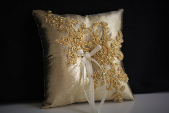 Свадьба - Gold Ring Bearer Pillow   Gold Flower Girl Basket Set with Gold Lace  Gatsby Wedding Basket & Gold Ring Pillow with Lace and Ivory Bow