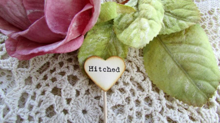 Mariage - Hitched Heart Cupcake Topper / HITCHED Cupcake Picks / Wedding / Vintage Inspired /  Set of 15