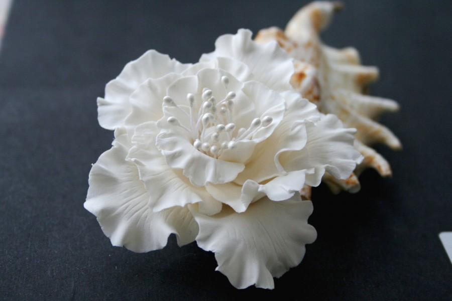 Wedding - White bridal hair flower. Bridal flower hair clip. Hair clay flower. Wedding flower clip. Wedding hair accessory. Hibiscus