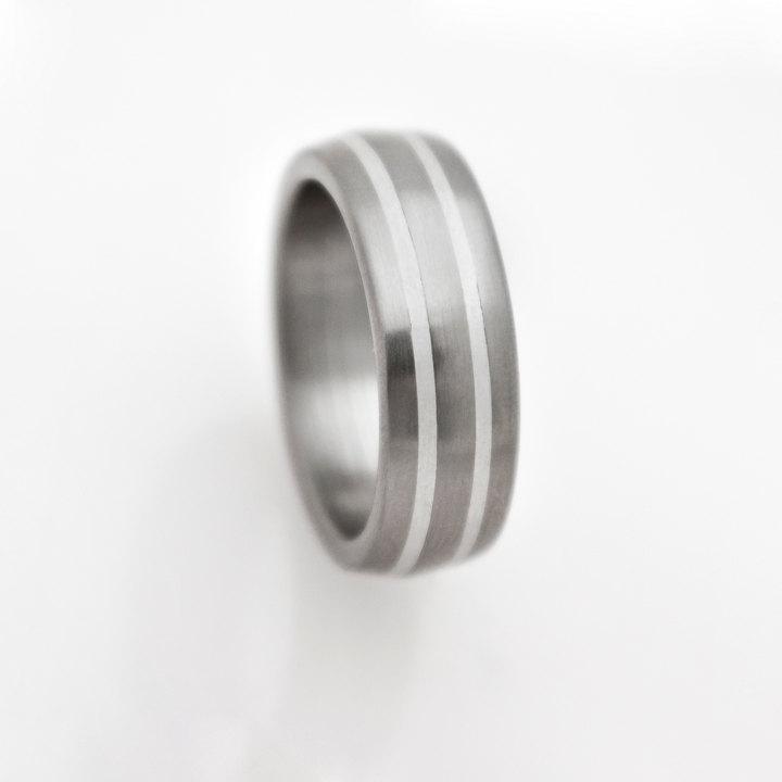 Mariage - Titanium Ring man ring mens wedding band titanium silver band titanium wedding band silver inlay 