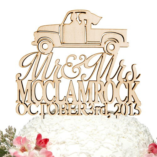 Mariage - Natural wood Custom Mr and Mrs in Vintage Pickup Truck Cake Topper with Date. Wedding, Initial, Celebration