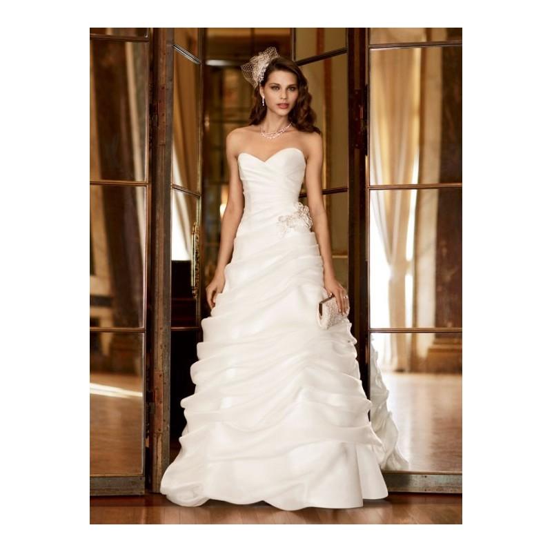 Mariage - Funky Pure White Sweetheart Flower Ruched Satin Chapel Train Wedding Dress for Brides In Canada Bridal Gowns Prices - dressosity.com