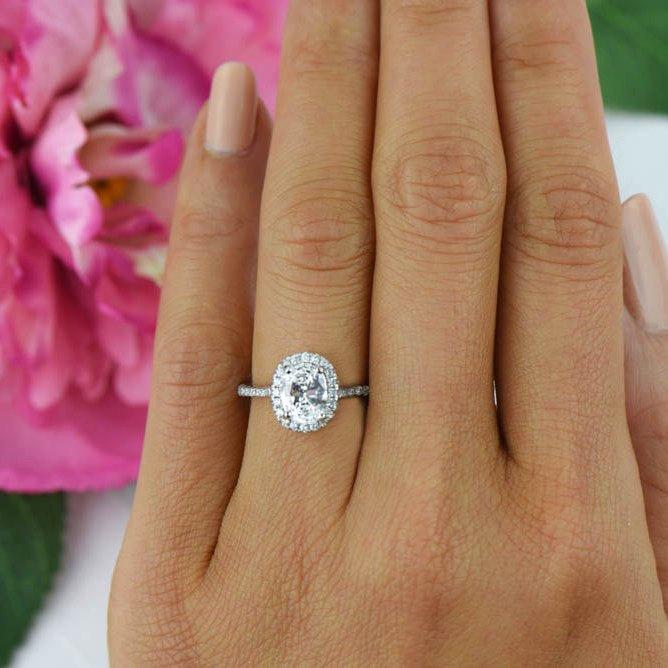 زفاف - 1.5 ctw Classic Oval Halo Ring, Art Deco Promise Ring, Man Made Diamond Simulants, Half Eternity Ring, Halo Engagement Ring, Sterling Silver