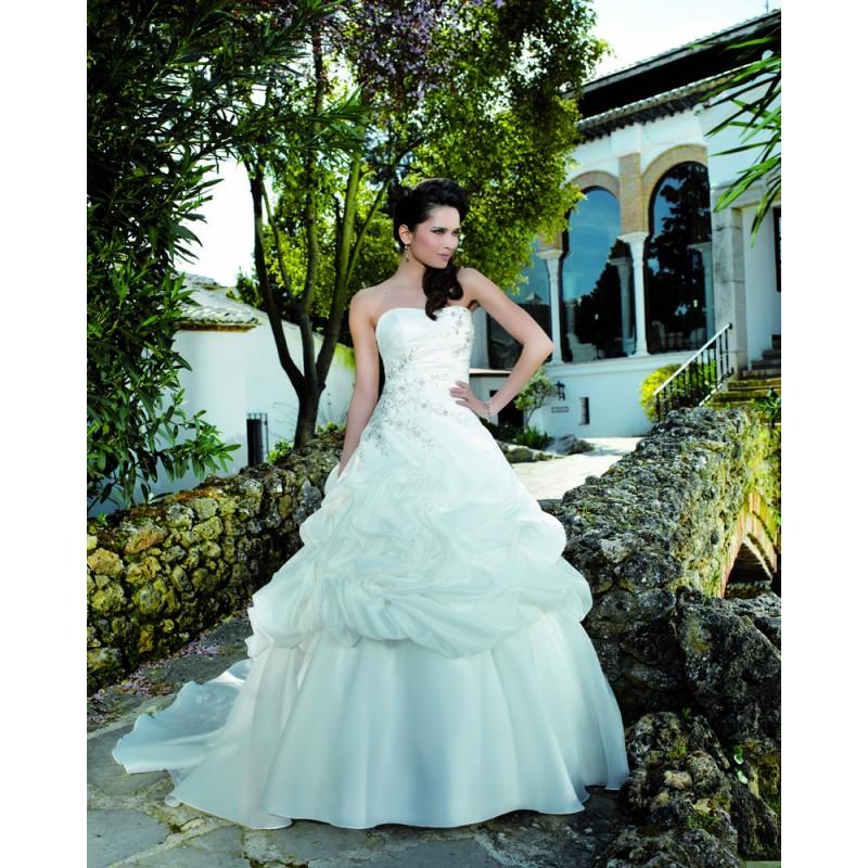 Hochzeit - Charming A-line Strapless Lace Ruching Sweep/Brush Train Organza Wedding Dresses - Dressesular.com