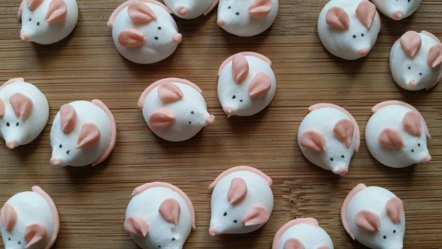 Wedding - Royal icing white mice -- Halloween Alice in Wonderland -- Cake decorations cupcake toppers (12 pieces)