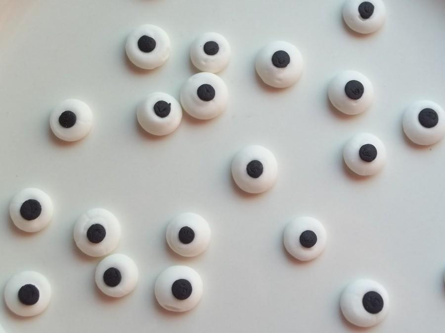 Wedding - Royal icing eyes -- Halloween -- Cake decorations cupcake toppers edible (24 pieces)