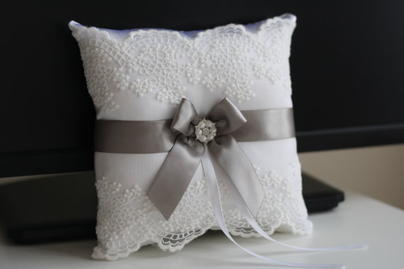 زفاف - White Dray Wedding Bearer Pillow Basket Accessories Set  Gray Flower Girl Basket & Ring bearer Pillow  White Wedding Pillow Basket Set