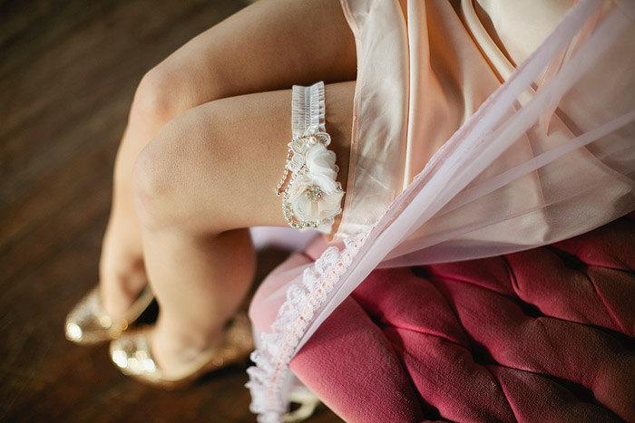 زفاف - Fairytale lace flower and rhinestone Luxe single bridal Garter wedding