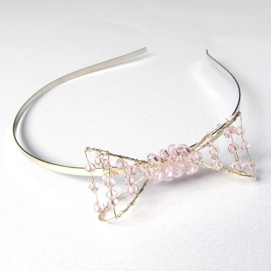 زفاف - Pale Pink Bow Headband, Glass Beaded Wire Hair Bow, Pastel Pink Side Bow, Flowergirl Alice Band, Wedding Hair Band, Party Side Tiara