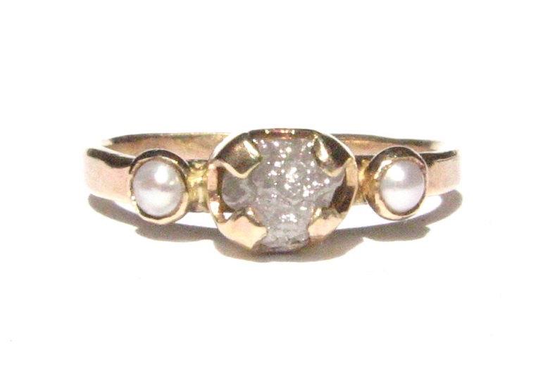زفاف - RESERVED for R : Rough Diamond & Pearls Ring - Solid Yellow Gold Ring -Diamond Engagement Ring -Diamond Gold Ring -Stackable Ring -Romantic.