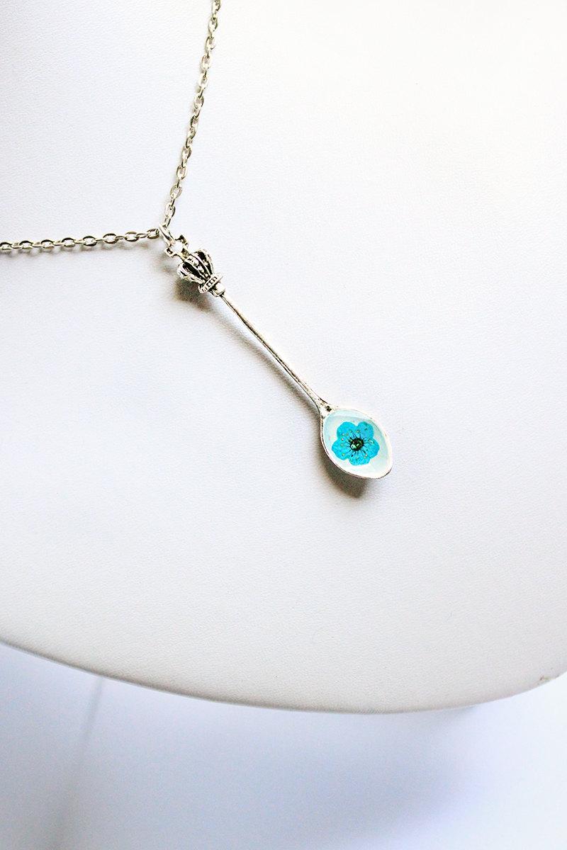 Свадьба - blue star necklace terrarium gifts for mom blue weddings flower pendants for her minimalist jewelry resin flower girl gift silver spoon Р86
