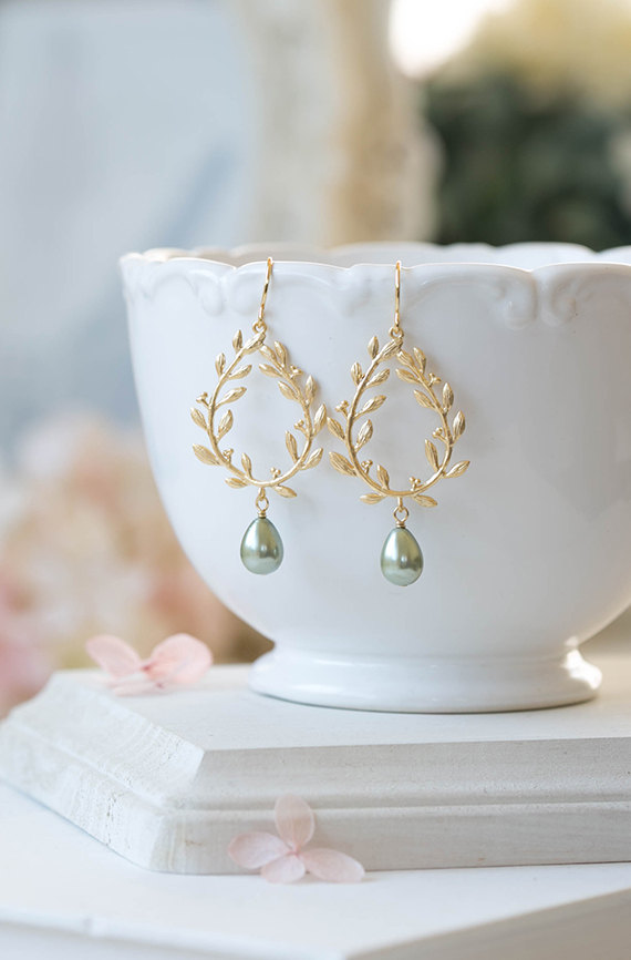 Hochzeit - Gold laurel wreath Sage Green Teardrop Pearl Earrings Sage Green Wedding chandelier Earrings Bridal Earrings Bridal Party Bridesmaid Gift