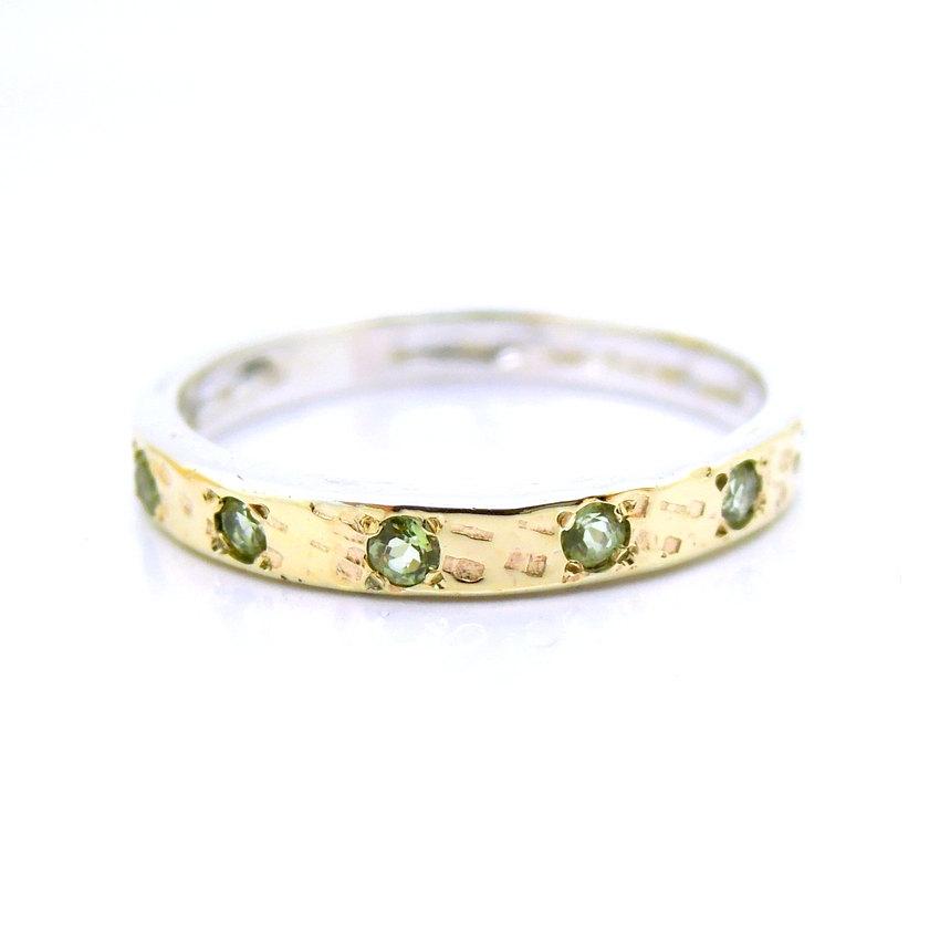 زفاف - Peridot ring with hammered gold on silver