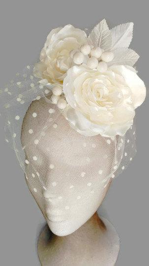 Свадьба - Bridal hat, bridal fascinators,bride hair accessories, wedding hat, veil fascinator, flower hat,white fasciantor,hat with veil, cocktail hat