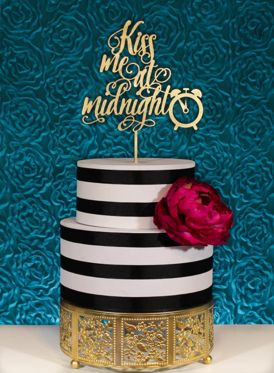 Hochzeit - New Years Wedding Cake Topper - Kiss Me at Midnight