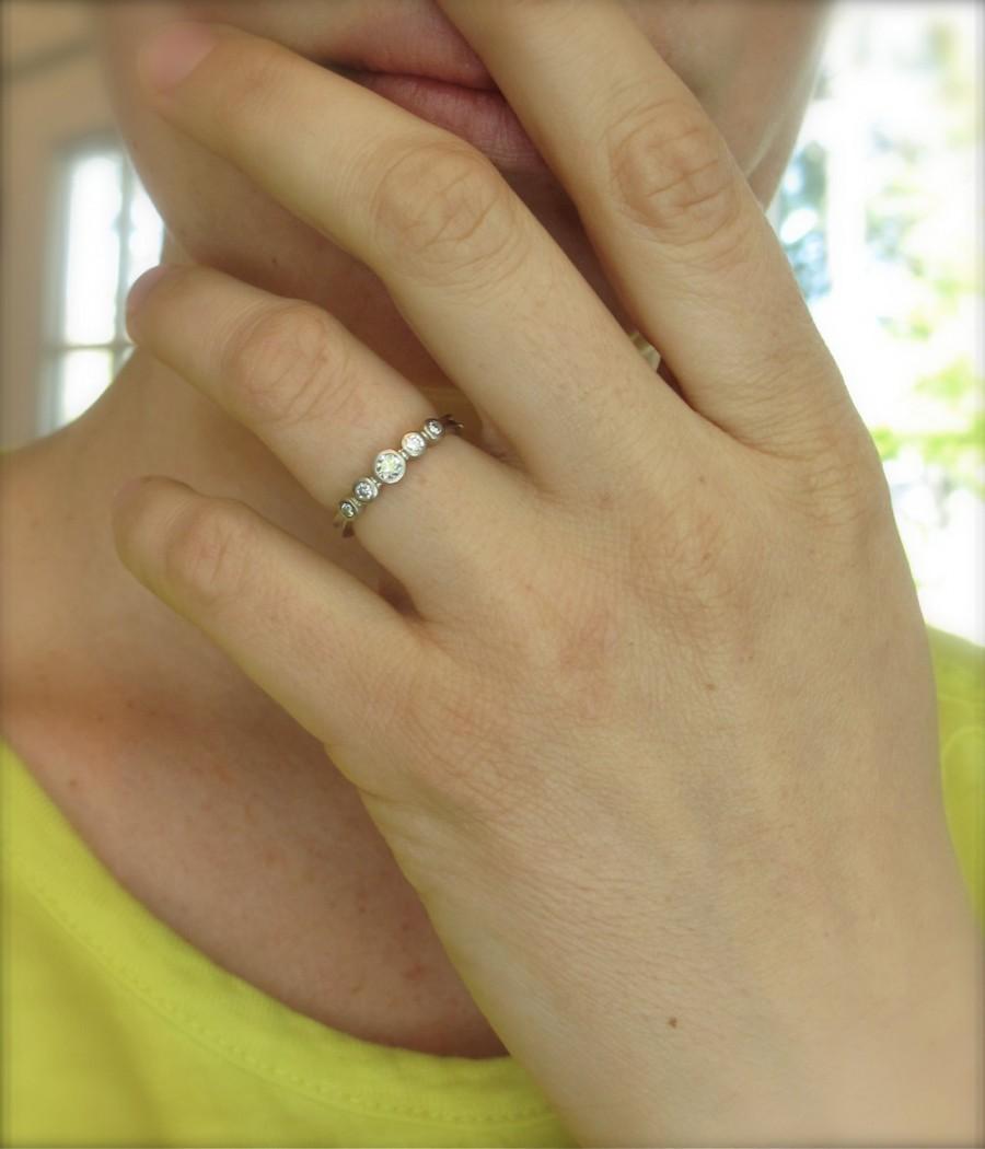زفاف - SALE Bezel set 5 stone diamond anniversary ring low profile unique engagement ring recycled precious metals