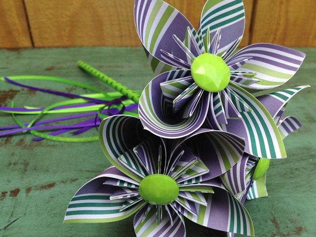 زفاف - Flower Girl Wand with Paper Flowers in Purple and Green