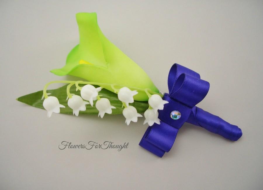 زفاف - Green Calla Lily Boutonniere Lily of the Valley, Groomsmen Buttonhole Flower, Spring Wedding Lapel Pin, FlowersForThought original design