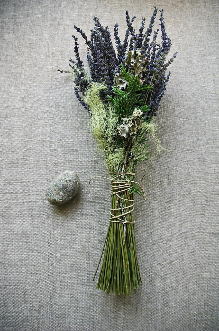 Mariage - Winter Wedding Bouquet Natural Woodland Brides Wedding Bouquet of English Lavender, Cedar, Lichens and Moss Tied with Natural Hemp Twine