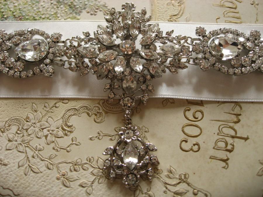 Свадьба - Romantic Bridal wedding brooch, buckle sparkling supply, rhinestone crystal sash, rhinestone sash brooch, crystal brooch buckle belt sash