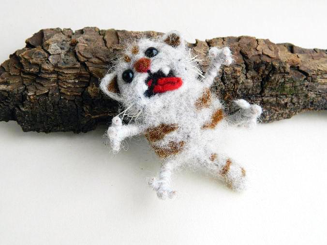 Mariage - Cat Needle Felted Brooch Miniature Cat Felted Kitten Art Doll Felt brooch Cute Gift ideas for Her OOAK