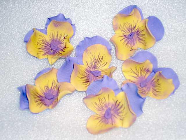 Hochzeit - Gumpaste Pansies (Pansy) Cake Toppers, Cupcake Toppers, Weddings, Bridal Shower Cakes, Birthday Cakes