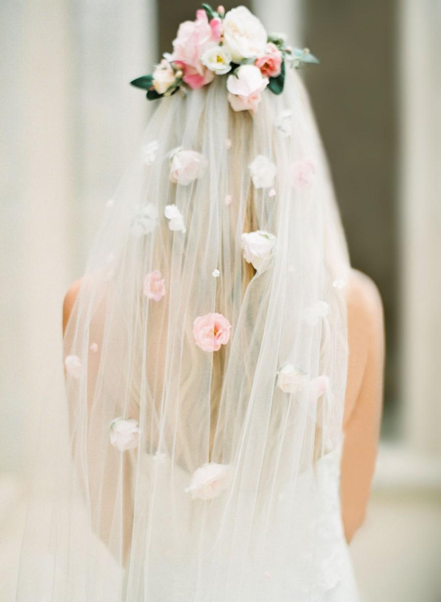 زفاف - The Flora Veil-a flower veil created with cream and blush pink cascading flowers down soft ivory tulle