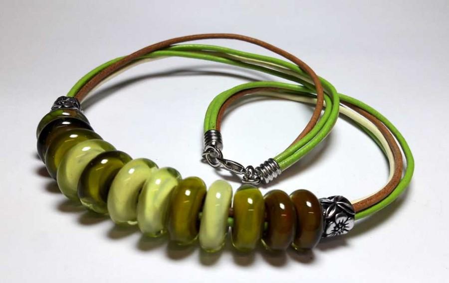 Mariage - Beaded Jewelry Handmade Lampwork Necklace. Beads olive, green, marsh, milk.