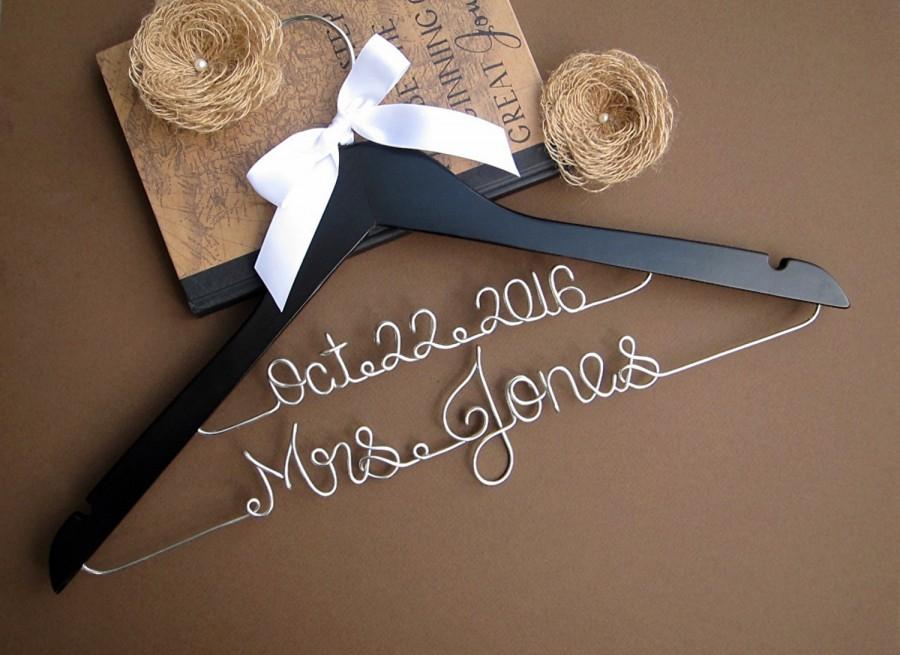 زفاف - Personalized Bridal Hanger with DATE and Name, Bridal Shower, Bridal Party, White Coat, Dr. Graduation. Pick your ribbon color!
