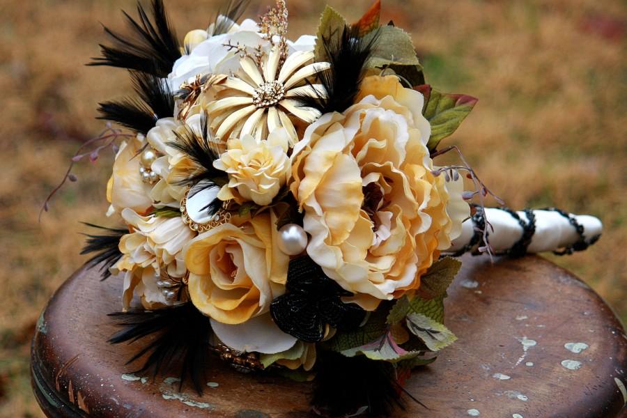 Mariage - Brooch Bouquet Gold Ivory Black Rustic bouquet Feathers Bridal Wedding Bouquet