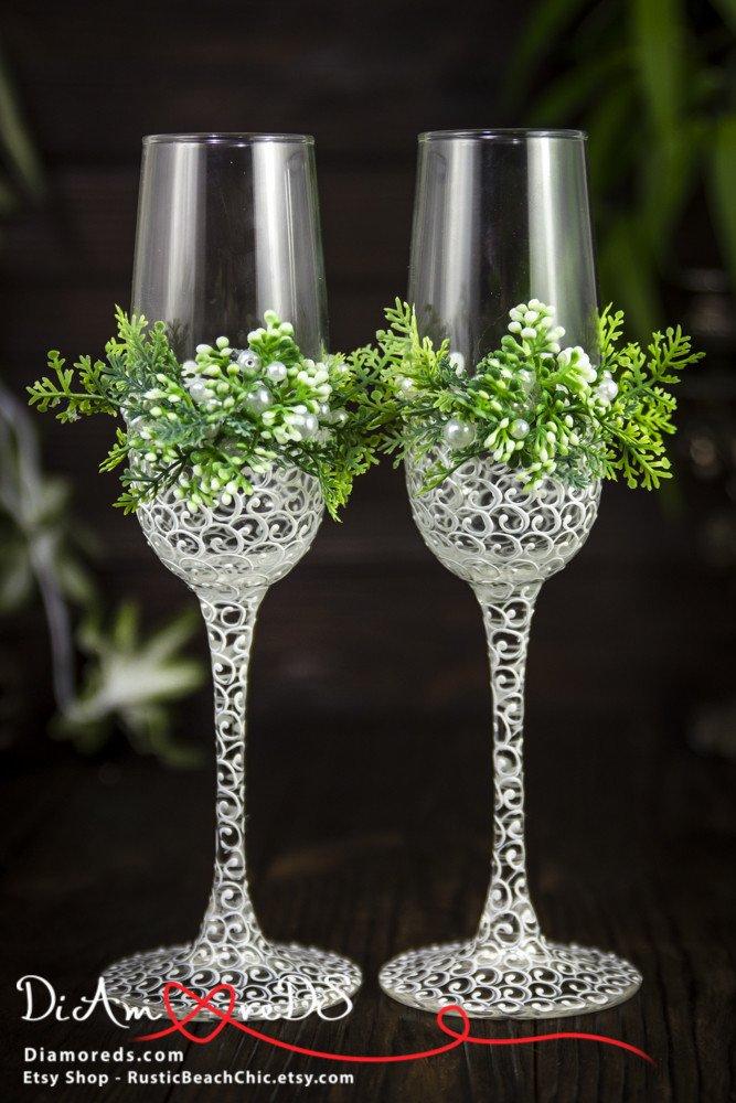 Свадьба - Green and White Garden Toasting Flutes